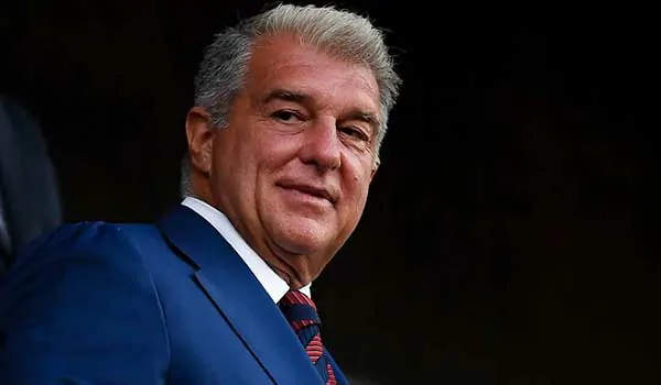 رئيس برشلونة يشرح مفاجأة النادي بشأن بيع إنيغو مارتينيز